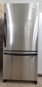 Whirlpool 30" Wide Stainless Steel Fridge With Bottom Freezer, Free 60 Day Warranty.