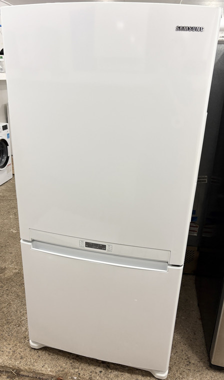 Samsung 33" Wide White Fridge With Bottom Freezer, Free 60 Day Warranty