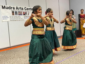 Bharatanatyam Dance LESSONS(SEMI-Private Lesson) Bharatanatyam Dance LESSONS(SEMI-Private Lesson)