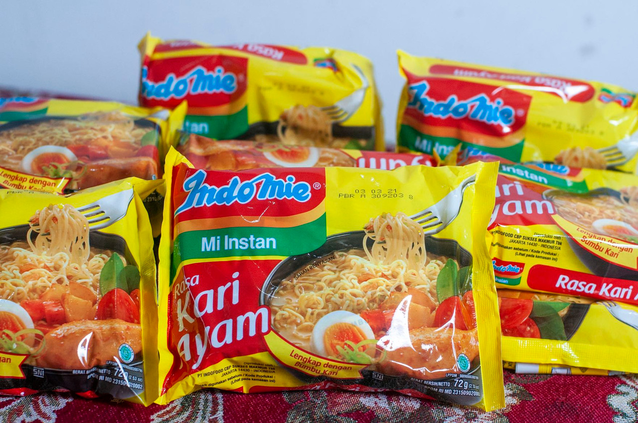 Indomie Instant Noodle Mi Kari Ayam, 70 Gram (5 pcs)