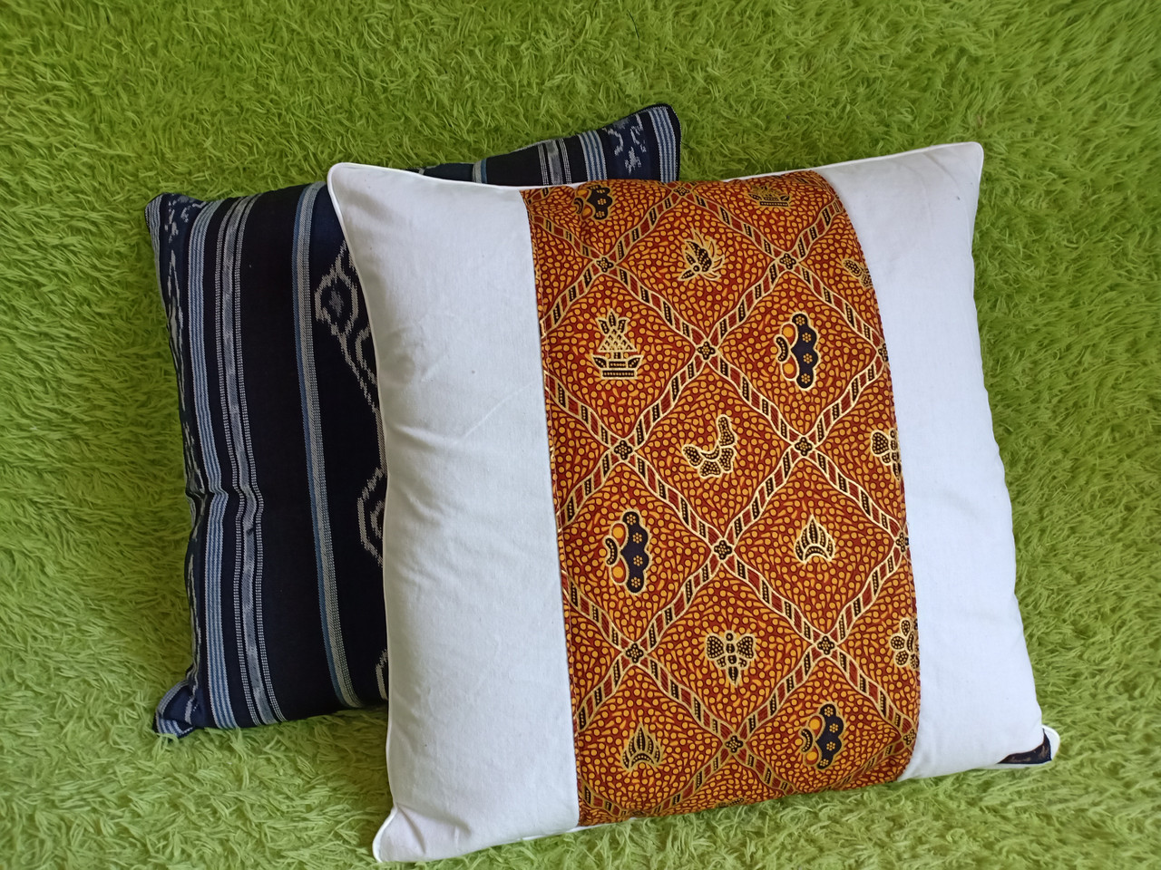 Jawa Ayu Sarung Bantal Batik - Pillow Cover POT101