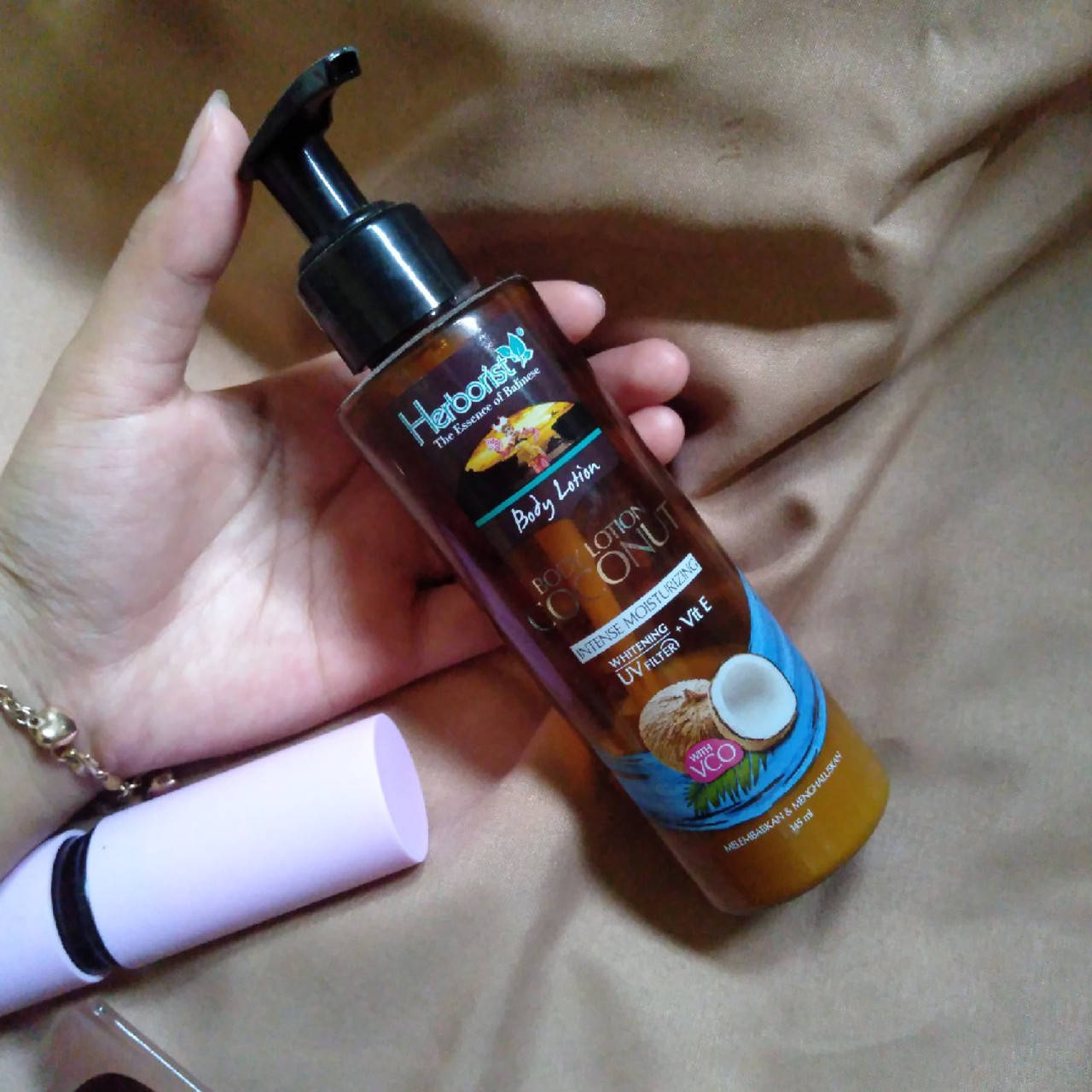 Herborist Body Lotion Coconut 145mL UD Jawa Berkah Makmur