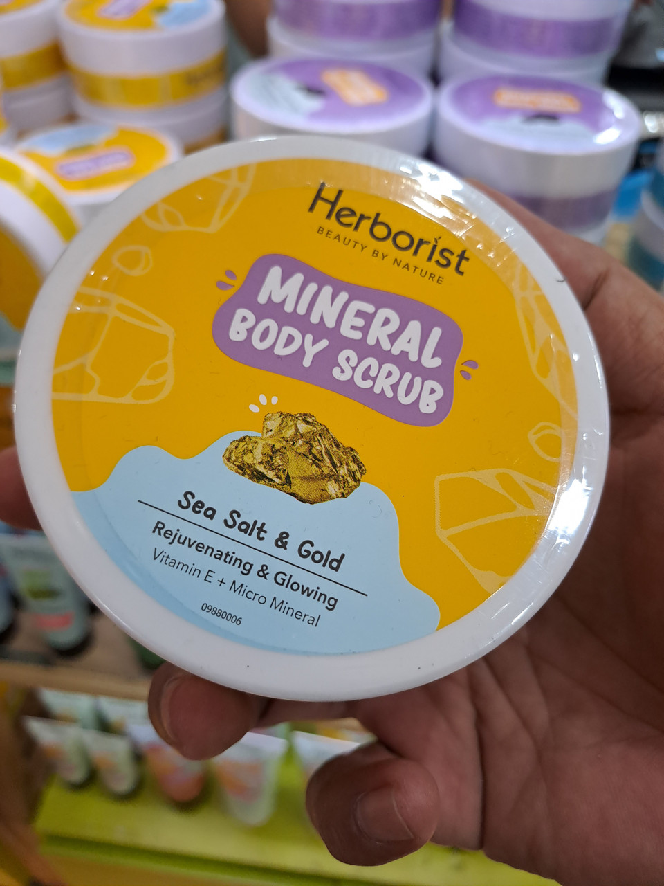 Herborist Mineral Body Scrub Sea Salt & Gold, 200 Gram UD Jawa