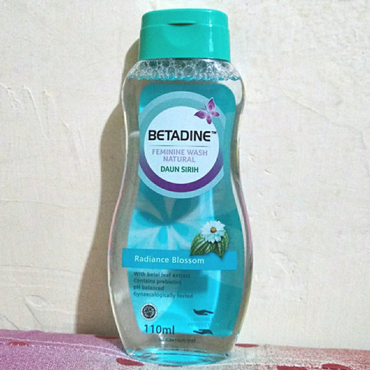 Betadine Feminine Wash Hygiene Sirih Radiance Blossom, 110ml