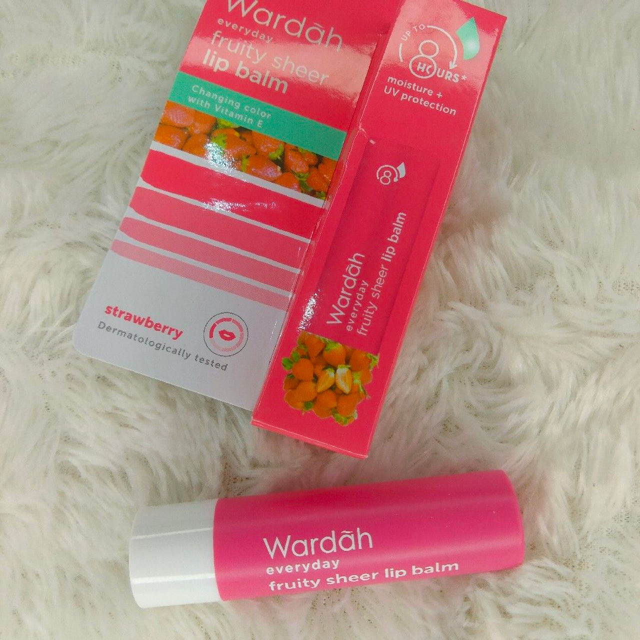 Wardah Everyday Fruity Sheer Lip Balm Strawberry