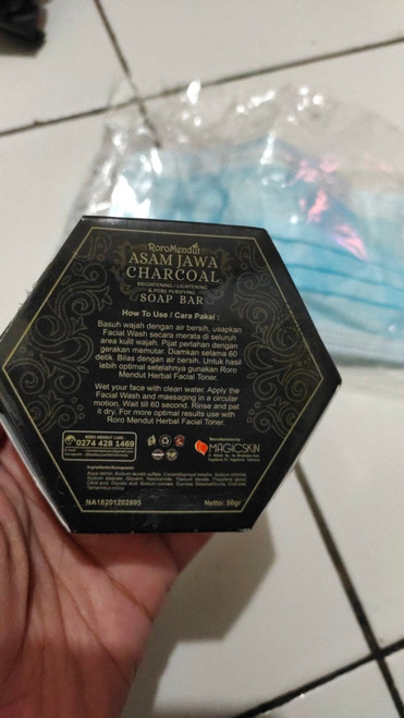 Roro Mendut Asam Jawa Charcoal Bar Soap, 50gr