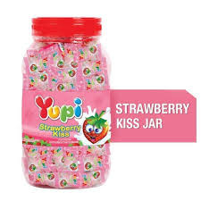 Yupi Gummy Candy Strawberry Kiss, 300 Gram / 10 Oz