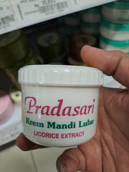 Pradasari Bath Scrub Licorice, 100 Gram