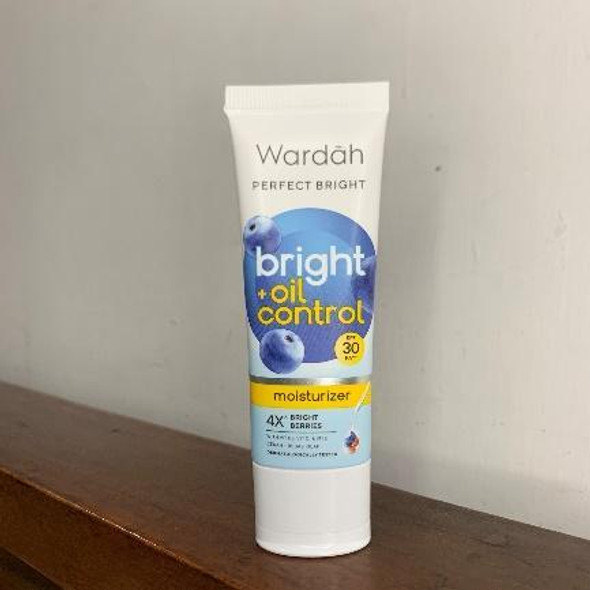Wardah Perfect Bright Moisturizer Bright + Oil Control SPF 30 PA, 20 ml