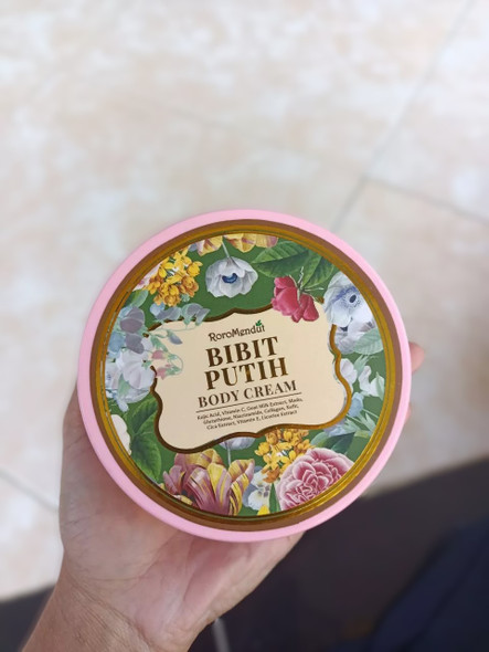 Roro Mendut Bibit Putih -  Body Cream, 250 gr