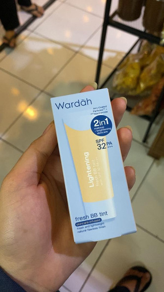 Wardah Lightening Fresh BB Tint 03 Warm Ivory 23W, 15ml