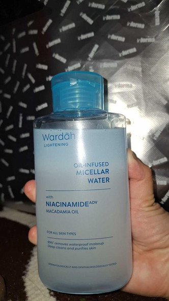Wardah Lightening Oil-Infused Micellar Water, 240ml