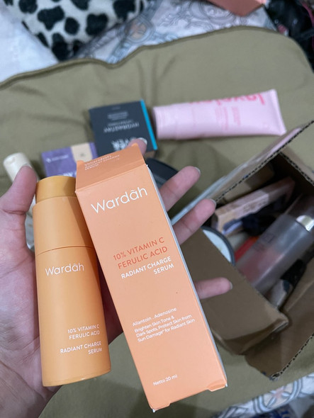 Wardah Radiant Charge Serum, 20ml Wardah Radiant Charge Serum, 20ml