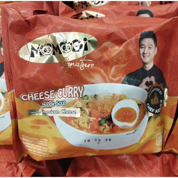 Momogi Signature Cheese Curry Instant Noodles, 110gr (5 pcs)