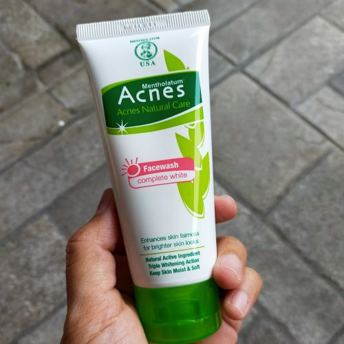 Acnes Natural Care Complete White Face Wash, 50gr