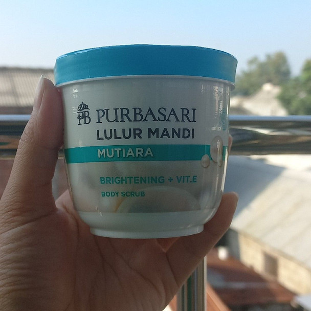 Purbasari Lulur Mandi Mutiara -  Body Bath Scrub Pearl, 200 Grams