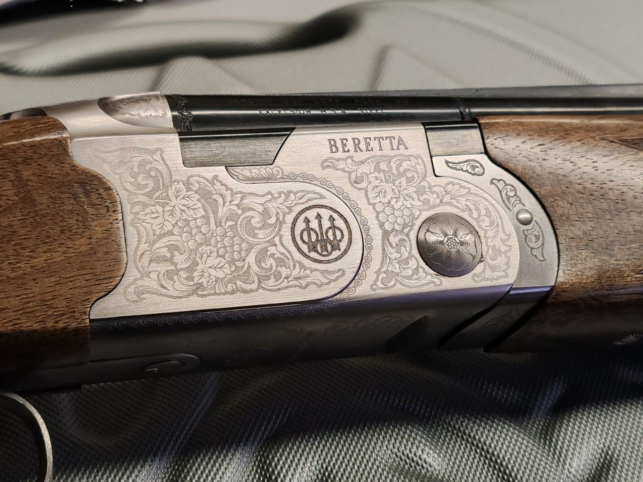 Beretta 686 Silver Pigeon 1 Sporter 30 inch 12G Multichoke Over and Under Shotgun