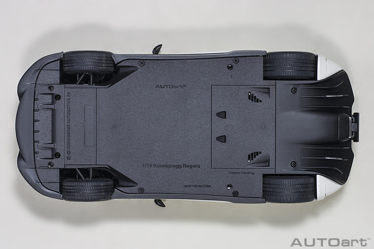 Modèle réduit Koenigsegg Regera Arctic Blanc - Carbon 1/18 | Autoart