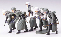 Tamiya 35256 1/35 German Assault Infantry Winter Gear