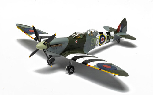 Corgi AA29202 1/72 Supermarine Spitfire T9 MJ627 -Biggin Hill Heritage Hangar