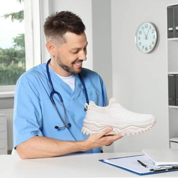 Chaussures Ergonomiques et Antidérapantes pour Soulager la Douleur – VivaCare+ Chaussures Ergonomiques et Antidérapantes pour Soulager la Douleur – VivaCare+ zaxx
