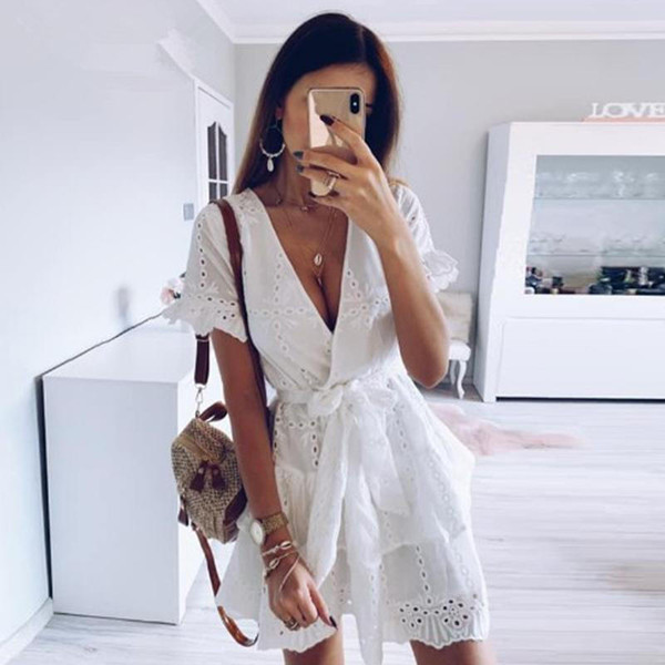Mini Robe Blanche a Volants Mini Robe Blanche a Volants zaxx