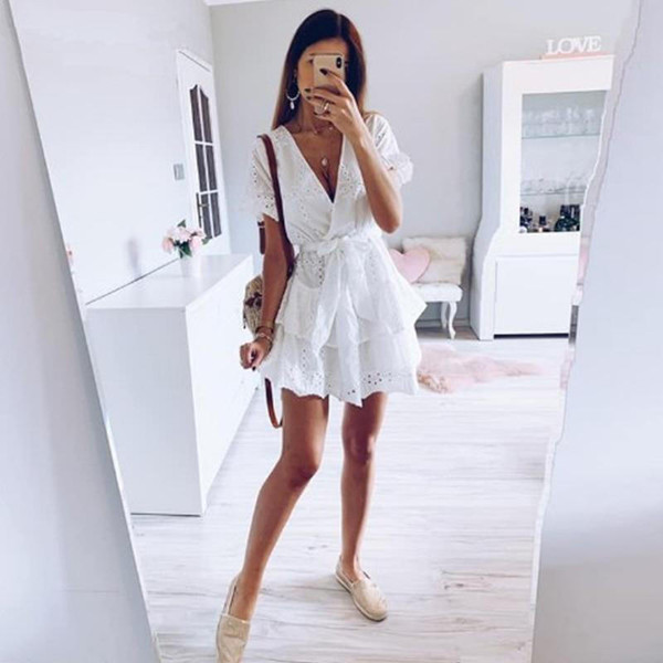 Mini Robe Blanche a Volants Mini Robe Blanche a Volants zaxx