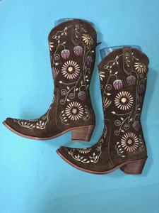 Size 8.5 Cowgirl boots - Honeysuckle design