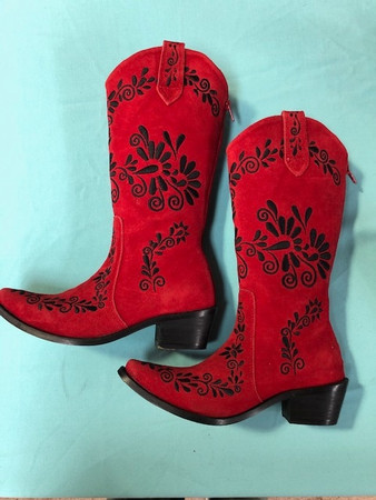 Size 6 Cowgirl boots - Red w/ Black stitch