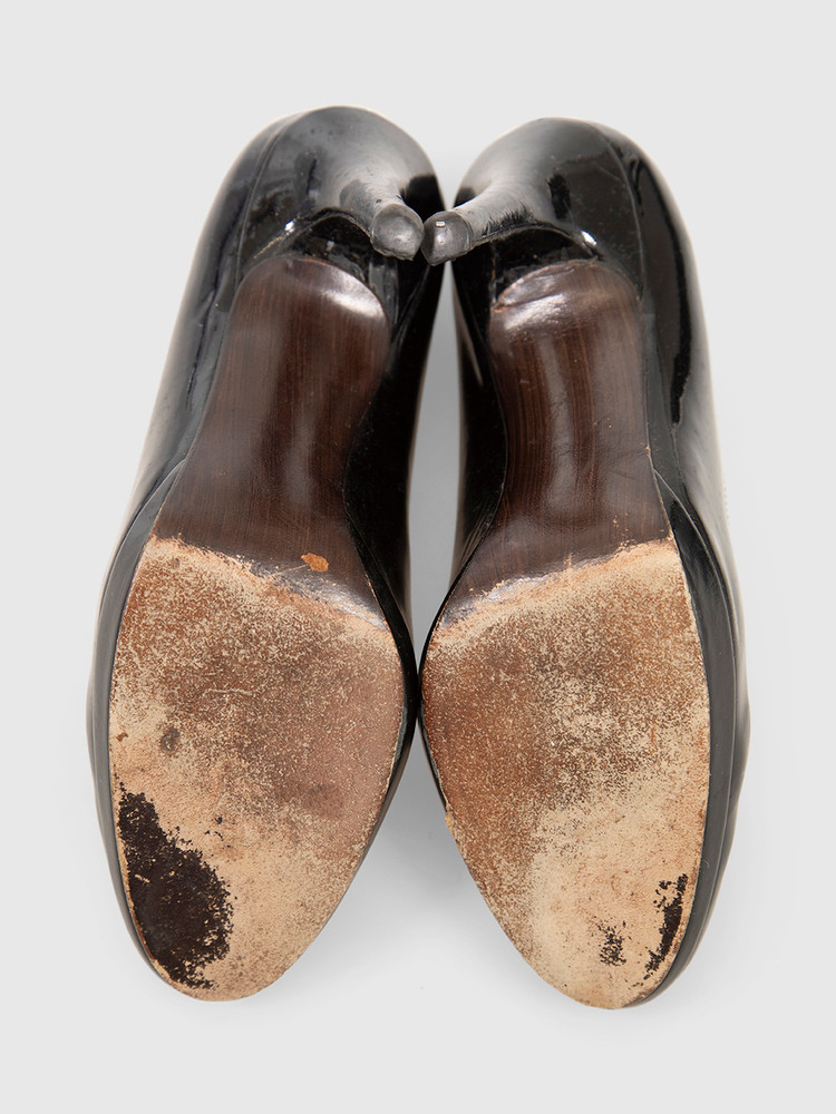 Stuart Weitzman Stuart Weitzman for Russell & Bromley Black Patent Pumps