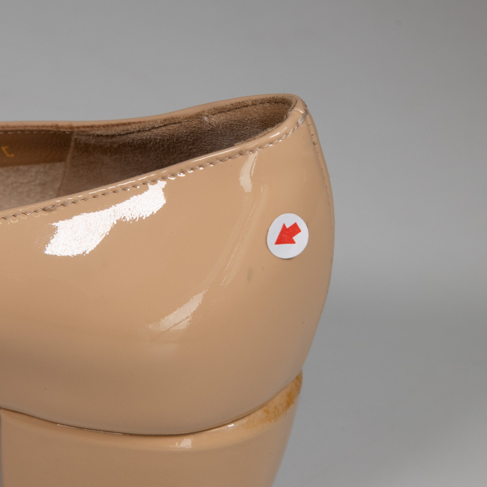 Salvatore Ferragamo Beige Patent Leather Vara Pumps