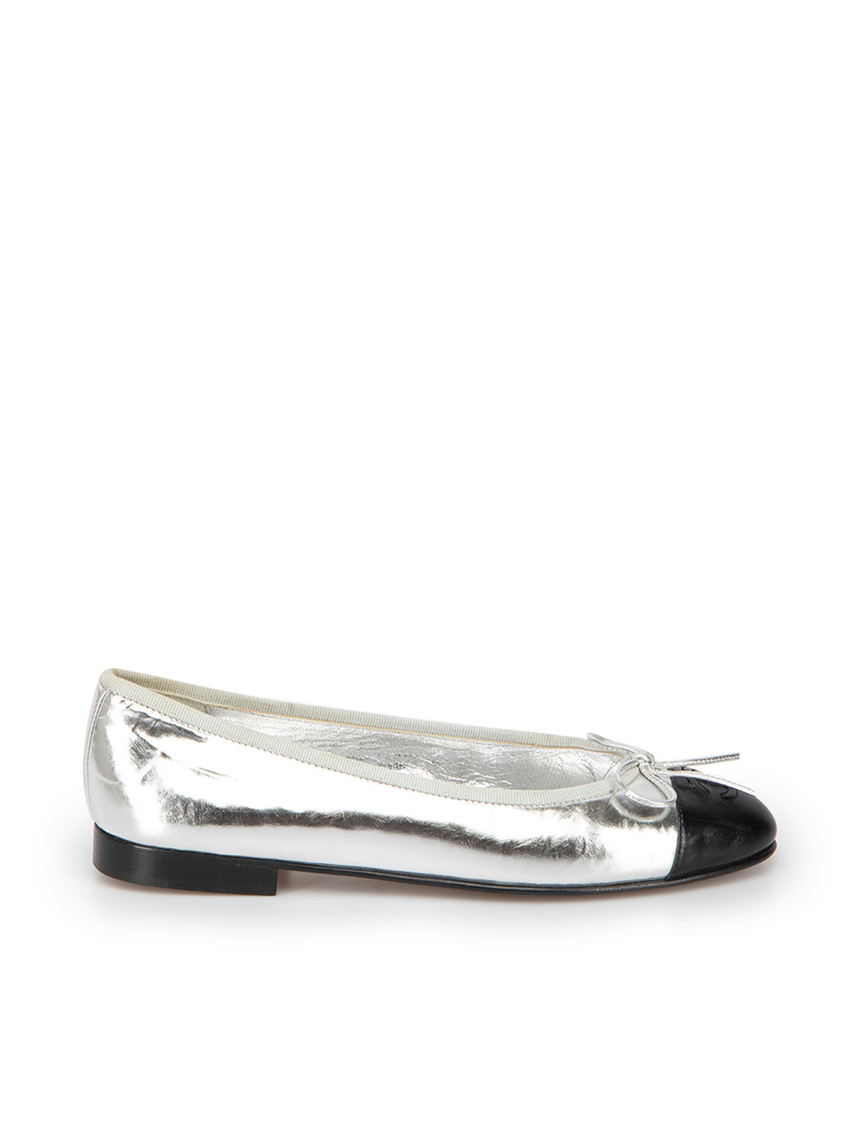 Chanel CC Silver Leather Ballerina Flats - Size 38 ○ Labellov ○ Buy and  Sell Authentic Luxury