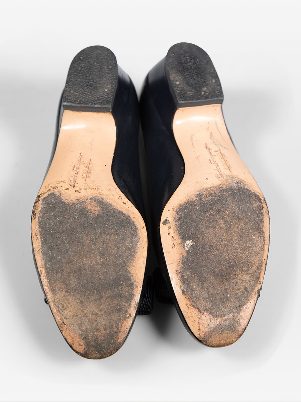 Salvatore Ferragamo Navy Leather Bow Detail Pumps