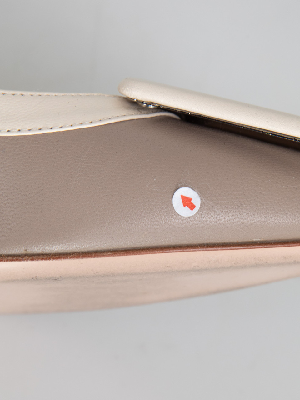Roger Vivier Taupe Leather Buckle Detail Pumps