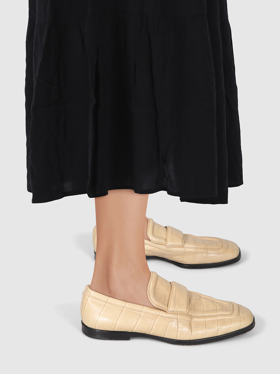 Bottega Veneta Beige Leather Croc Embossed Loafers Bottega Veneta Beige Leather Croc Embossed Loafers