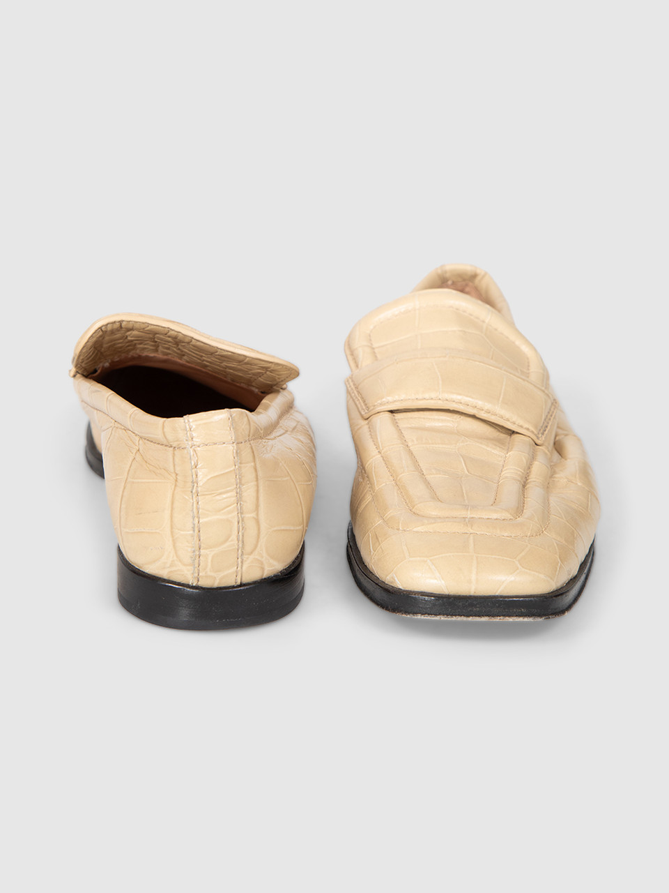 Bottega Veneta Beige Leather Croc Embossed Loafers Bottega Veneta Beige Leather Croc Embossed Loafers