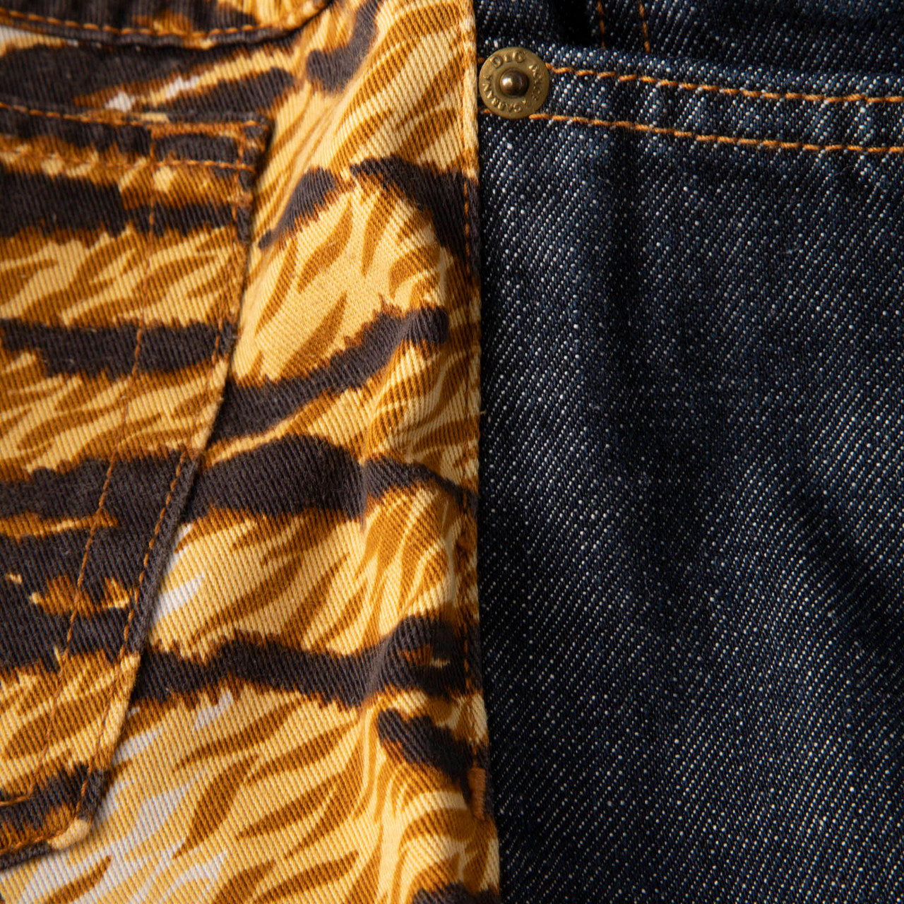 Dolce & Gabbana Blue Denim & Tiger Flared Jeans Dolce & Gabbana Blue Denim & Tiger Flared Jeans