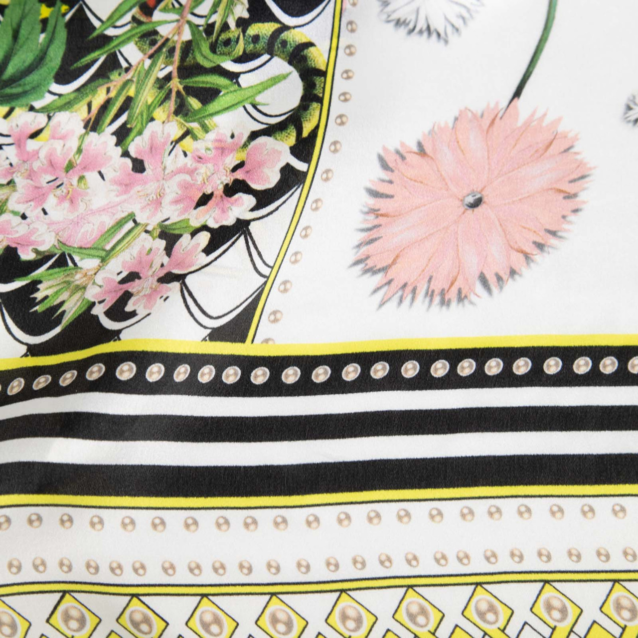 Roberto Cavalli Floral Print Rectangle Scarf Roberto Cavalli Floral Print Rectangle Scarf