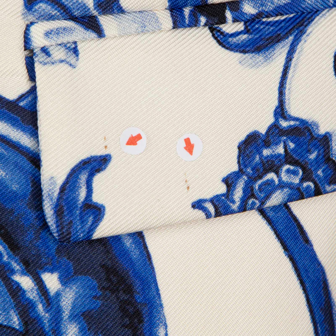 Roberto Cavalli Blue & White Majolica Print Silk Blazer Roberto Cavalli Blue & White Majolica Print Silk Blazer