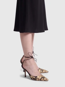Manolo Blahnik Beige Leopard Print Pointed Heels