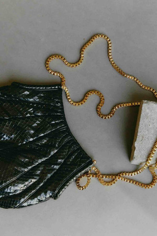 Explore Designer Vintage Items: Timeless Luxury Fashion at Discount Prices