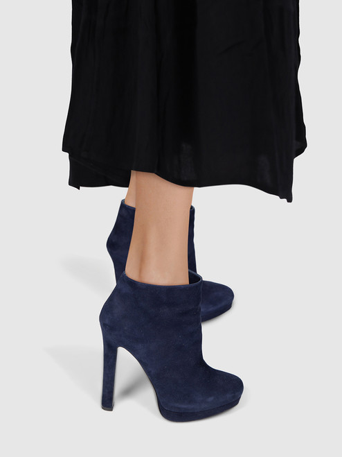 Alexander McQueen Navy Heeled Suede Ankle Boots Alexander McQueen Navy Heeled Suede Ankle Boots