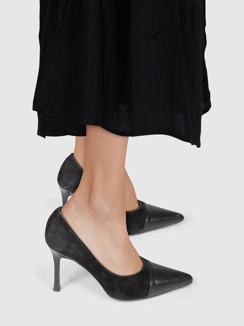 Gucci Black Suede Pointed Toe Slip On Pumps Gucci Black Suede Pointed Toe Slip On Pumps