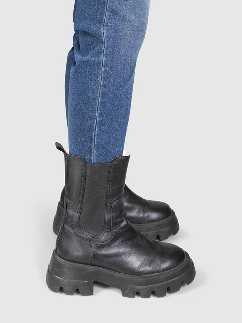 Essentiel Antwerp Black Leather Platform Lug Boots Essentiel Antwerp Black Leather Platform Lug Boots