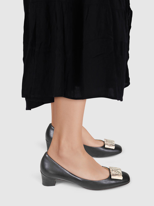Salvatore Ferragamo Black Leather Snake Bow Pumps Salvatore Ferragamo Black Leather Snake Bow Pumps