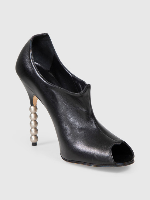 Manolo Blahnik Black Leather Pearl Heels Manolo Blahnik Black Leather Pearl Heels