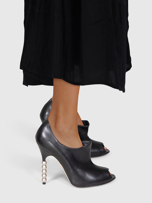 Manolo Blahnik Black Leather Pearl Heels Manolo Blahnik Black Leather Pearl Heels