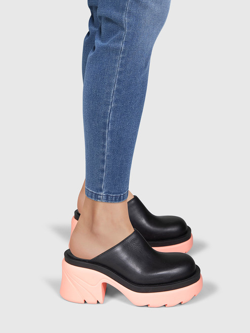 Bottega Veneta Black Leather Flash Mules