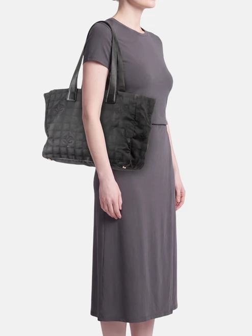 Chanel Vintage 2003-2004 Black Medium Travel Line Tote
