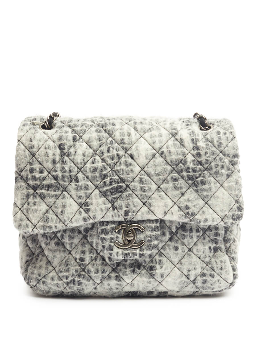 Chanel Grey Quilted Goatskin Medium 19 Bag Ruthenium And Gold